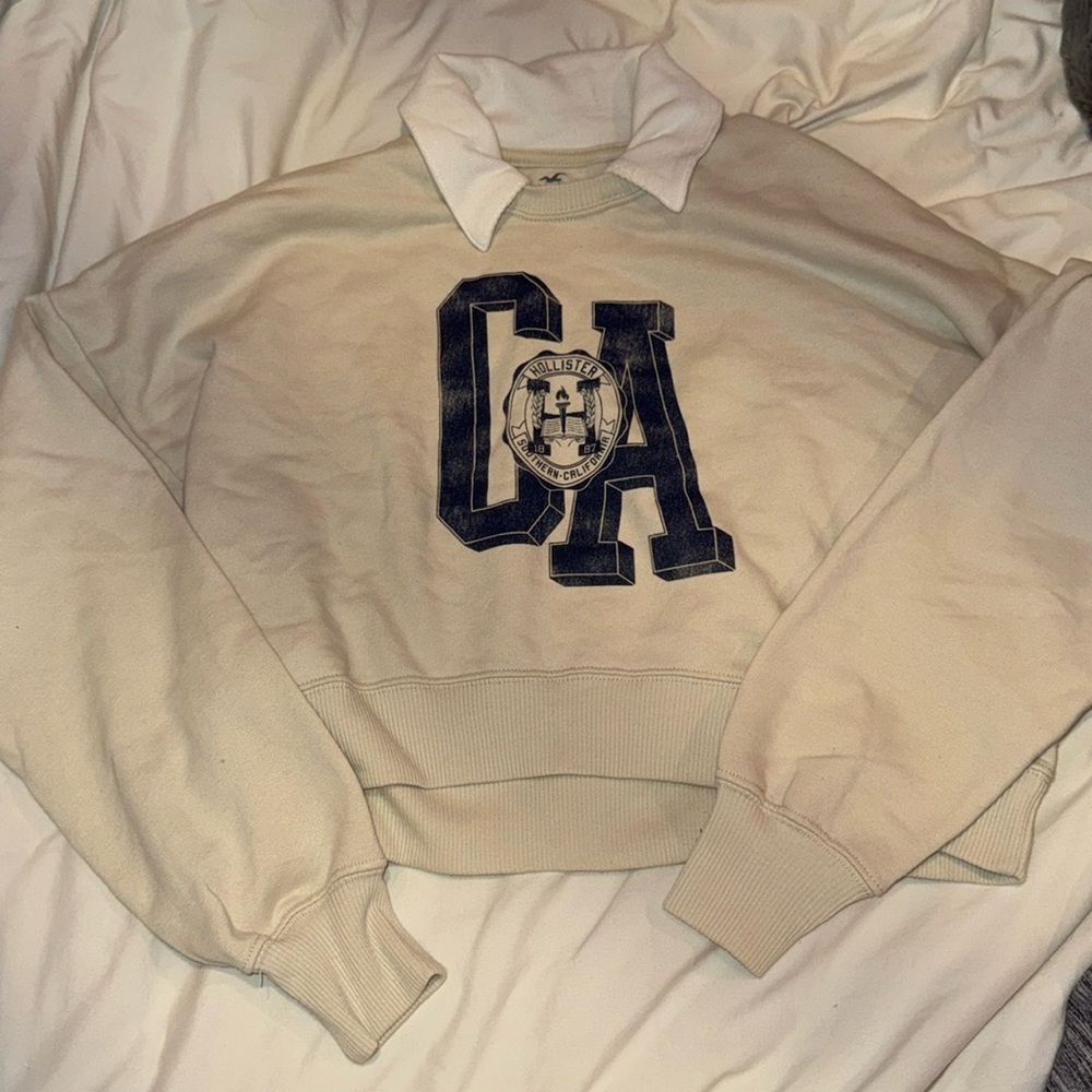 Hollister collared crewneck size: XS